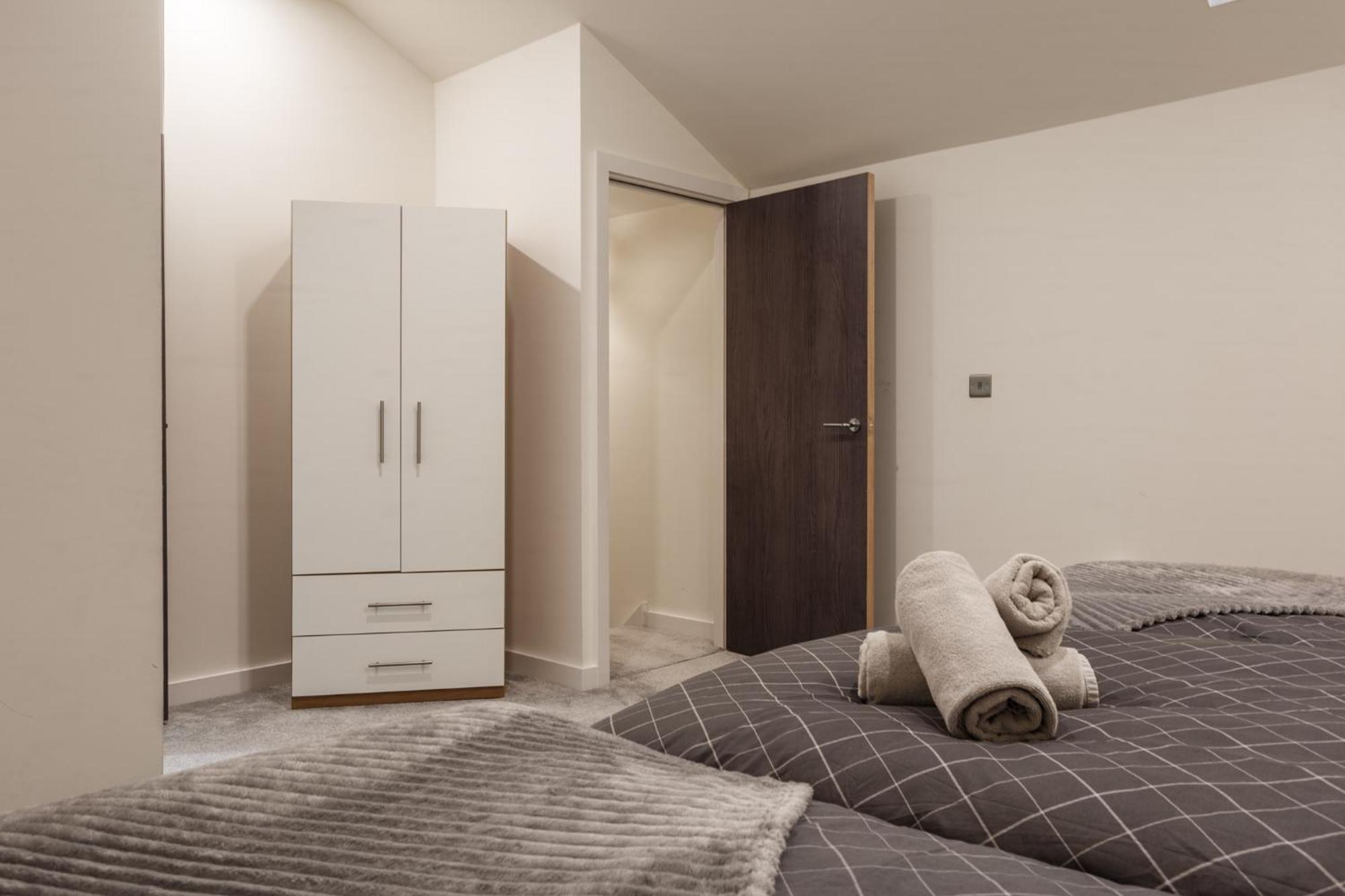 Modern And Cozy Two-Bed Apartment In Bradford برادفورد المظهر الخارجي الصورة