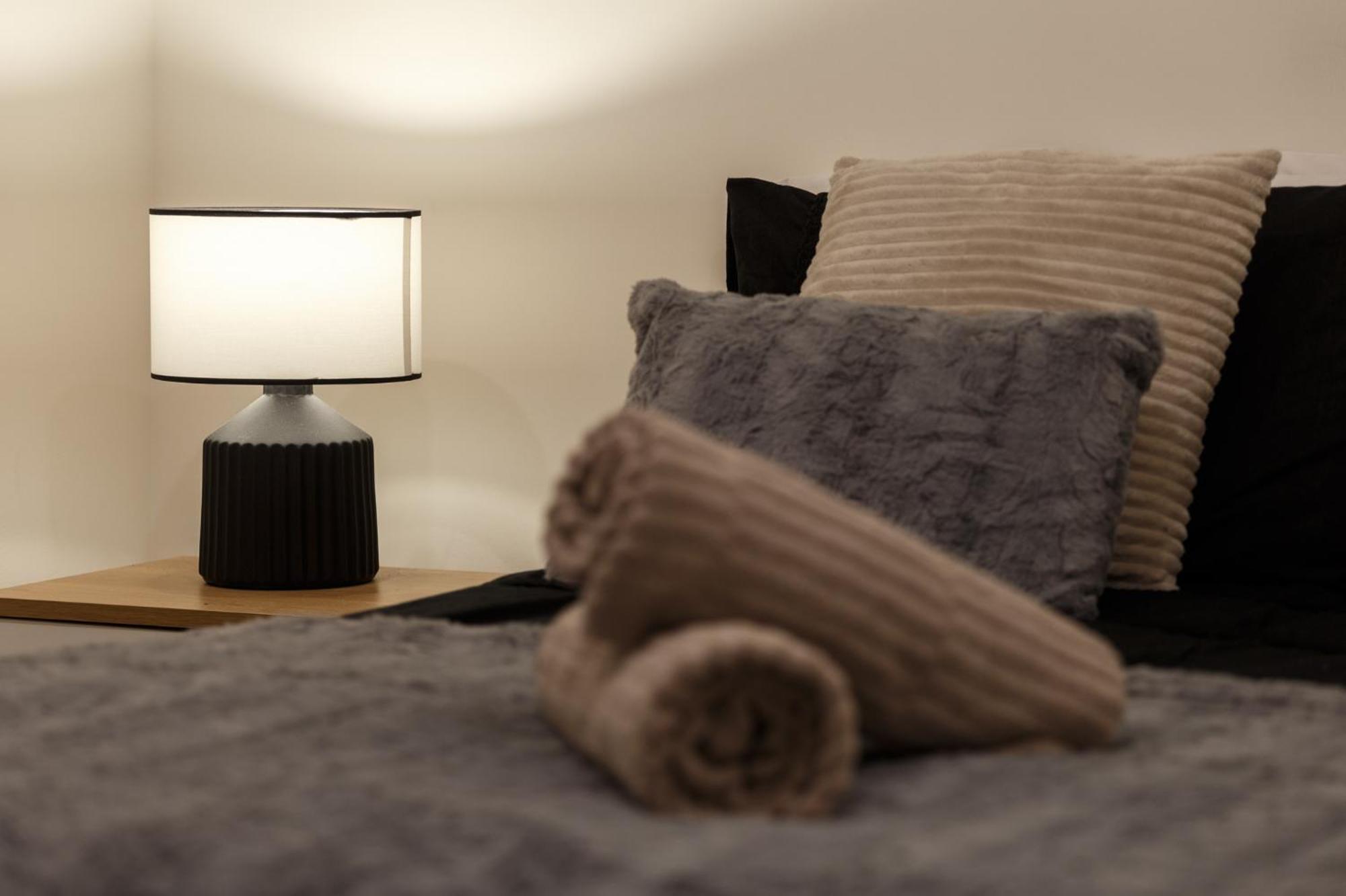 Modern And Cozy Two-Bed Apartment In Bradford برادفورد المظهر الخارجي الصورة