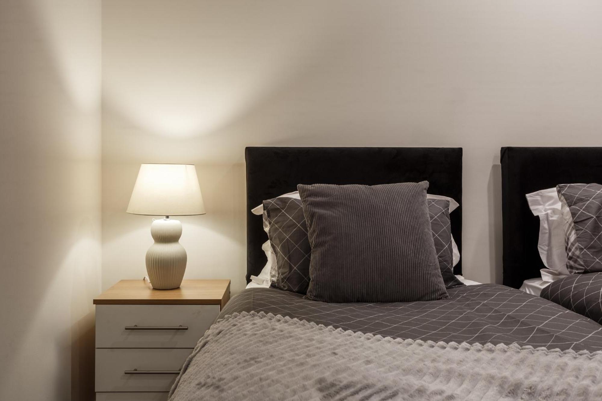 Modern And Cozy Two-Bed Apartment In Bradford برادفورد المظهر الخارجي الصورة