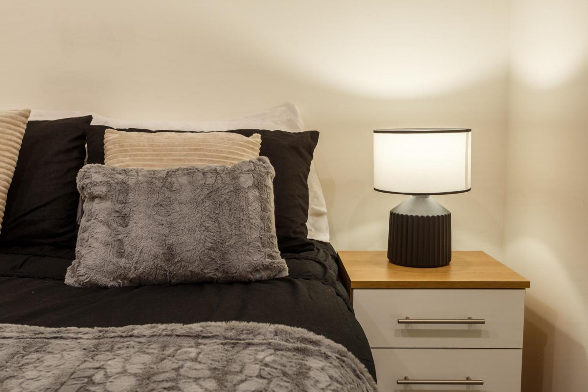 Modern And Cozy Two-Bed Apartment In Bradford برادفورد المظهر الخارجي الصورة